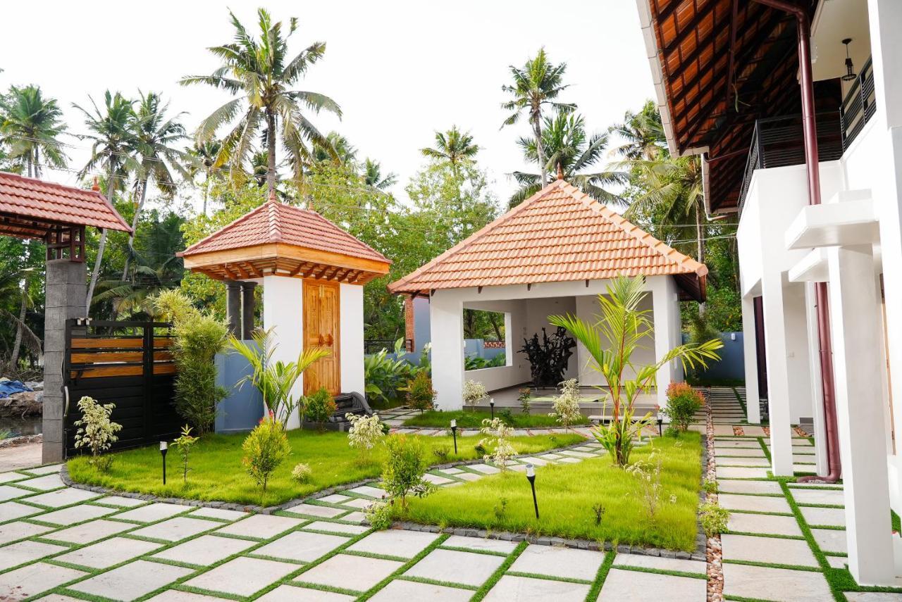 Kalloos Island Backwater Resort Kollam Bagian luar foto